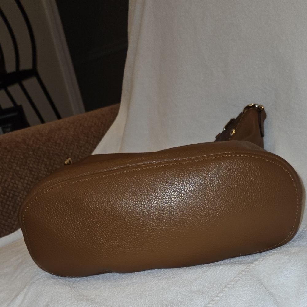 Michael Kors Acorn (Tan) Leather Hobo Bag - Picture 4 of 13